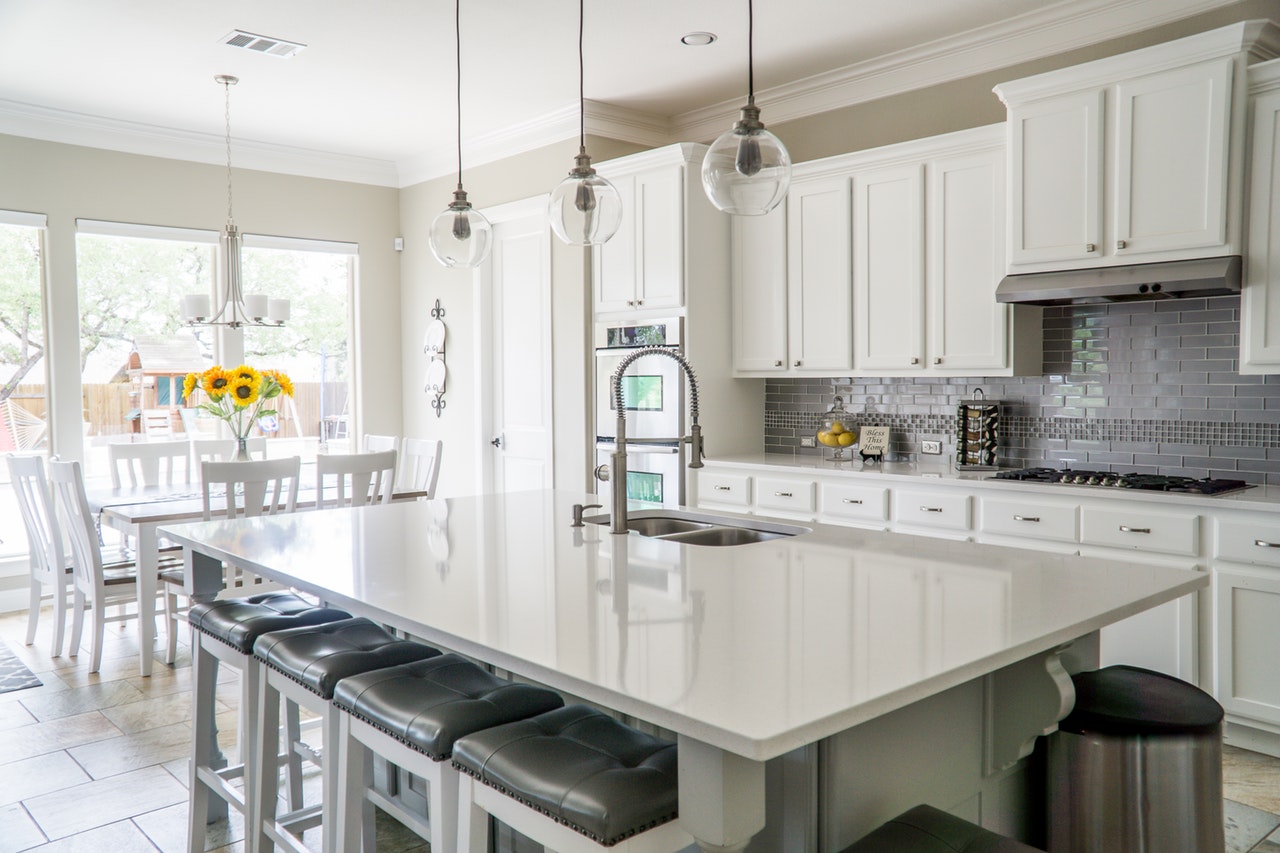 What Not to Do When DIY-ing Your Kitchen Cabinet Refacing